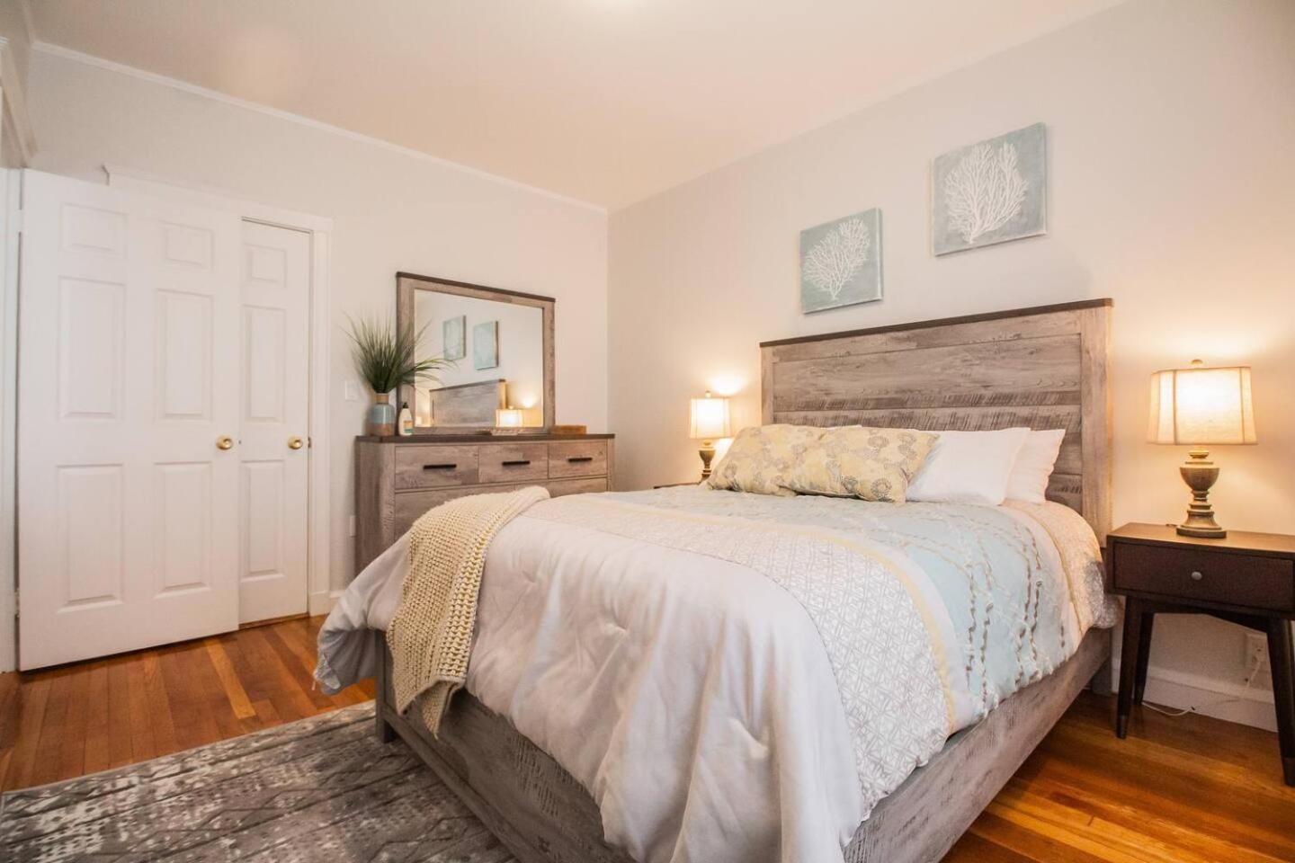 Renovated 2bed, 05 Mile To Longwood Med Hospital Apartment Brookline