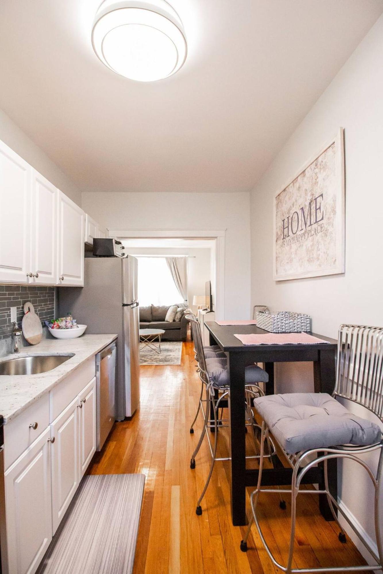 Apartment Renovated 2bed, 05 Mile To Longwood Med Hospital Brookline